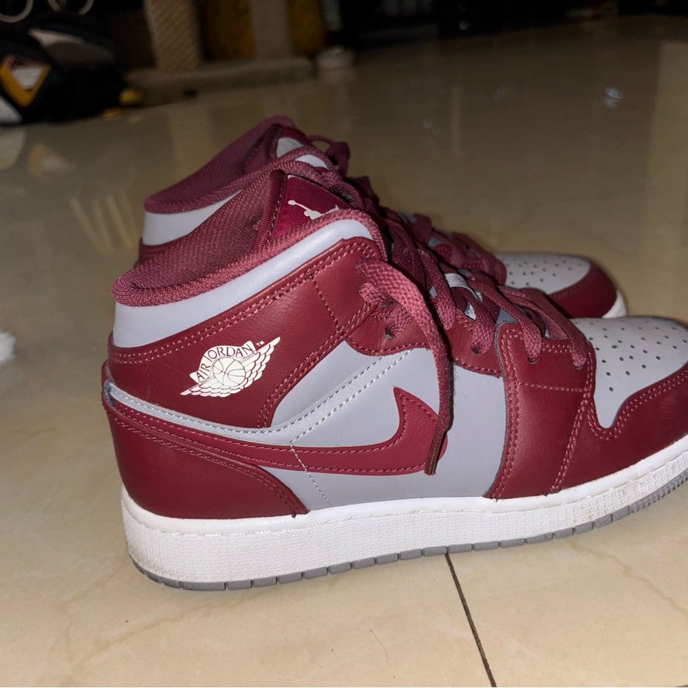 Jordan 1 Women's Sneakers Size 8, Kids Unisex Size 6.5 Youth in Red and White